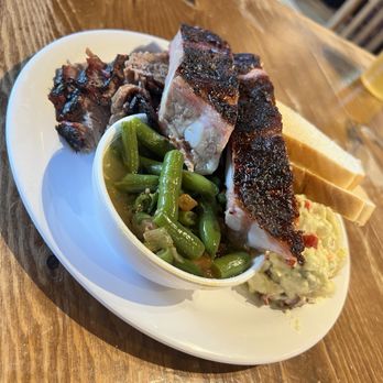B&B Smokehouse - Ribs and green beans - Barbeque Near Me - San Antonio, Texas