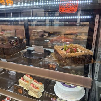 85°C Bakery Cafe - Santee - While cakes - Bakeries Near Me - Santee, California 85°C Bakery Cafe - Santee - While cakes - Bakeries Near Me - Santee, California