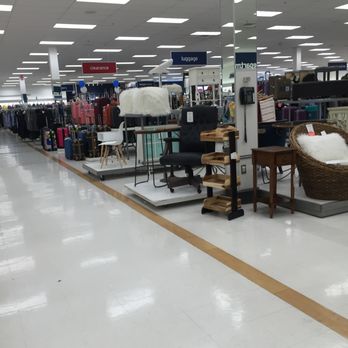 Marshalls - Marlborough Marshalls -- Post Rd Plaza : 230 East Main Street / Route 20, Marlborough              Interior - Department Stores Near Me - Marlborough, Massachusetts