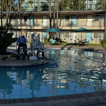 Kings Inn San Diego - Pool area well maintained. - San Diego, CA