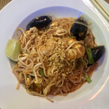 Boomy's - Mixed Seafood Pad Thai - a little too much sauce for me! - Pubs Near Me - Savannah, Georgia