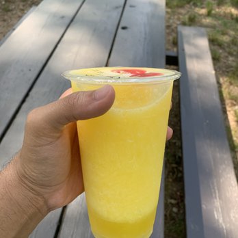 Maya's Pizzeria Restaurant - Mango Smoothie - Pizza Near Me - Franklin Township, New Jersey