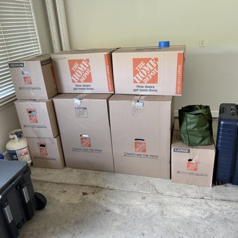 Moving Proz - Additional collection of items unloaded - Movers Near Me - Kansas City, Missouri Moving Proz - Additional collection of items unloaded - Movers Near Me - Kansas City, Missouri