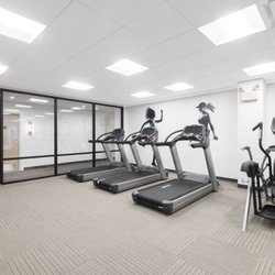 Good Food Flats - Fitness center cardio equipment