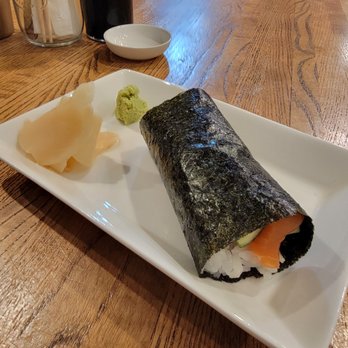 Burosu Ramen - salmon hand roll - Ramen Near Me - Studio City, California Burosu Ramen - salmon hand roll - Ramen Near Me - Studio City, California