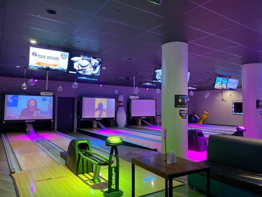 District Eat & Play by null