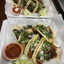 La Victoria Taqueria - Tacos con tortillas echas