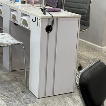 Bond Beauty - Manicure station - Nail Salons Near Me - Howell, New Jersey