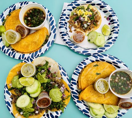 El Viejón Taquería y Mariscos food truck by null
