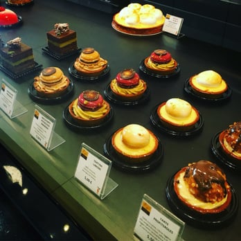 Pascal Caffet - bancone torte monoporzione - Desserts Near Me - Milan, Michigan
