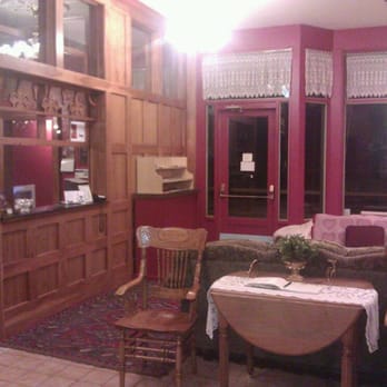 Kingsley Inn - Lobby - Hotels Near Me - Fort Madison, Iowa