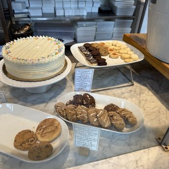 Dawn’s ‘Til Dusk - tea cookies on the upper right were yummy - Coffee & Tea Near Me - Brooklyn, New York