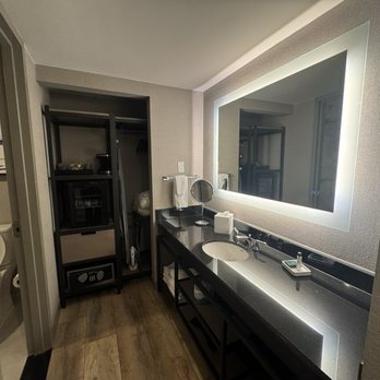Hilton Richardson Dallas - Hotels Near Me - Richardson, Texas