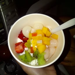 Original tart with logan, peaches, lychee, kiwi, strawberries and fruit jelly Original tart with logan, peaches, lychee, kiwi, strawberries and fruit jelly