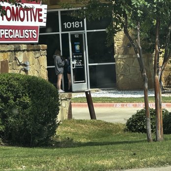 Hounds Town - Leander - Smoking Inside Dog Daycare - Pet Boarding Near Me - Leander, Texas