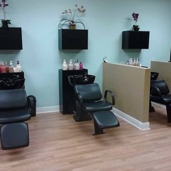 Salon Versailles - Shampoo Area
