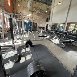 504 Fitness - Deadlift platform & weight area
