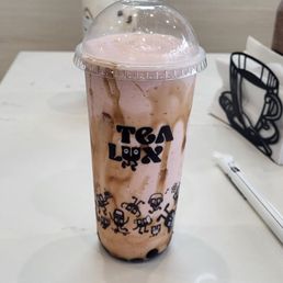 Strawberry smoothie w/tapioca.  Need I say more?