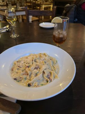 Wienstein & Gavino's by null