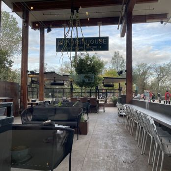Turtle Bay Museum Store & Coffee Bar - outdoor seating - Coffee & Tea Near Me - Redding, California