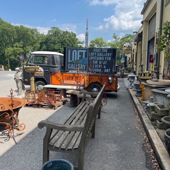 Black Dog Salvage - Sign - Antiques Near Me - Roanoke, Virginia Black Dog Salvage - Sign - Antiques Near Me - Roanoke, Virginia