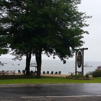 Round Table Lodge - RT Private beach - Bed & Breakfast Near Me - Sebago, Maine