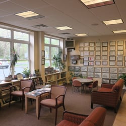 Kneble's Auto Service Center - Comfortable waiting room