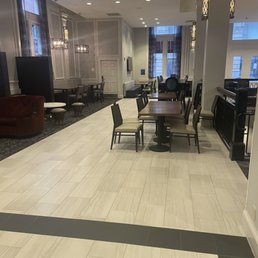 Nice huge very clean lobby and comfortable Nice huge very clean lobby and comfortable