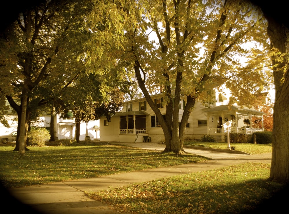CARRIAGE HOUSE BED & BREAKFAST Updated May 2024 420 Main St, Winona