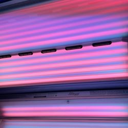 Sun Studio Tanning Salon - Level 4 10 min Hybrid bed