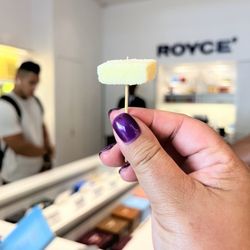 ROYCE Chocolate - Sampling some chocolates @veefoodlife