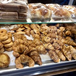Forn San Esteve - So many yummy baked goods!