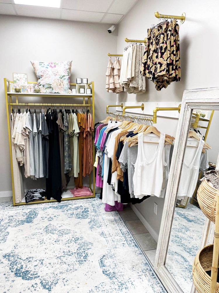 Casual Camel Boutique Logo