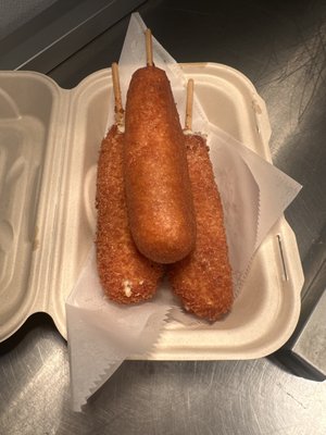 Frank & Furter's Handcrafted Hot Dogs by null