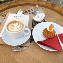 Marónoro - Flat white & minicake