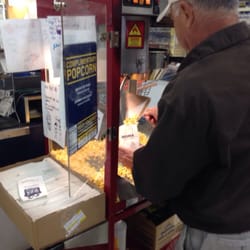 Rona - Free popcorn