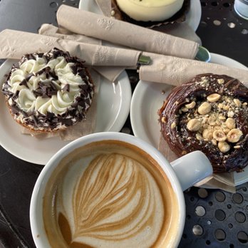 Urth Caffé-Pasadena - Hot Spanish Latté with pastries - Cafes Near Me - Pasadena, California Urth Caffé-Pasadena - Hot Spanish Latté with pastries - Cafes Near Me - Pasadena, California