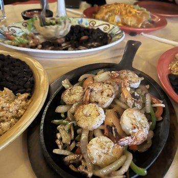 Alberto's Cantina - Fajitas de camarón ( jumbo shrimp) - Sports Bars Near Me - Pleasanton, California