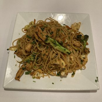 Chicago Curry House - Chicken chow mein.  It was ok, but garnished with fifteen pounds of cilantro. - Indian Near Me - Chicago, Illinois