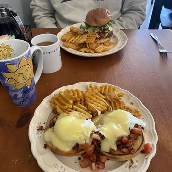 Main Kitchen Cafe - New American Near Me - Granada Hills, California