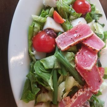 Fred's Garage - Nicoise Salad - American Near Me - Winnetka, Illinois