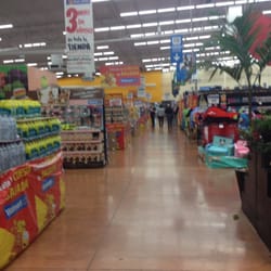 Walmart - Amplios pasillos.