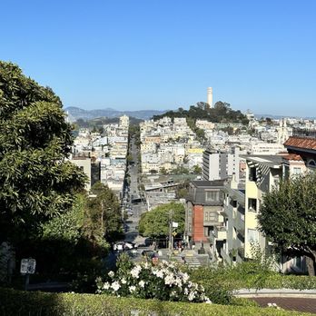 Lombard Street - Landmarks & Historical Buildings Near Me - San Francisco, California