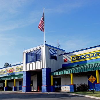 Sun Mountain Fun Center - Outside the Center - Bowling Near Me - Bend, Oregon