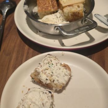 North Italia - White truffle garlic bread - Italian Near Me - Riverton, Utah North Italia - White truffle garlic bread - Italian Near Me - Riverton, Utah