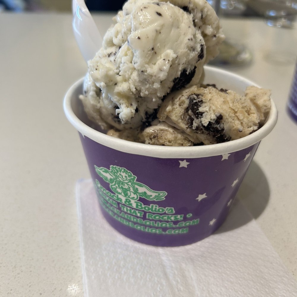 Toasted marshmallow and white chocolate Oreo Toasted marshmallow and white chocolate Oreo