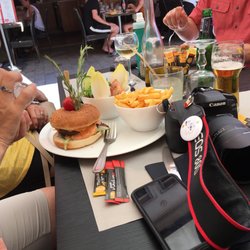 Café Bohème - Burger w/fries