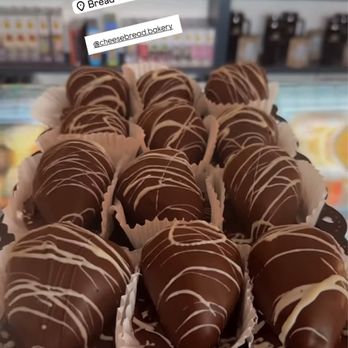 Bread & Roses - Strawberries with chocolate - Bookstores Near Me - Hyannis, Massachusetts