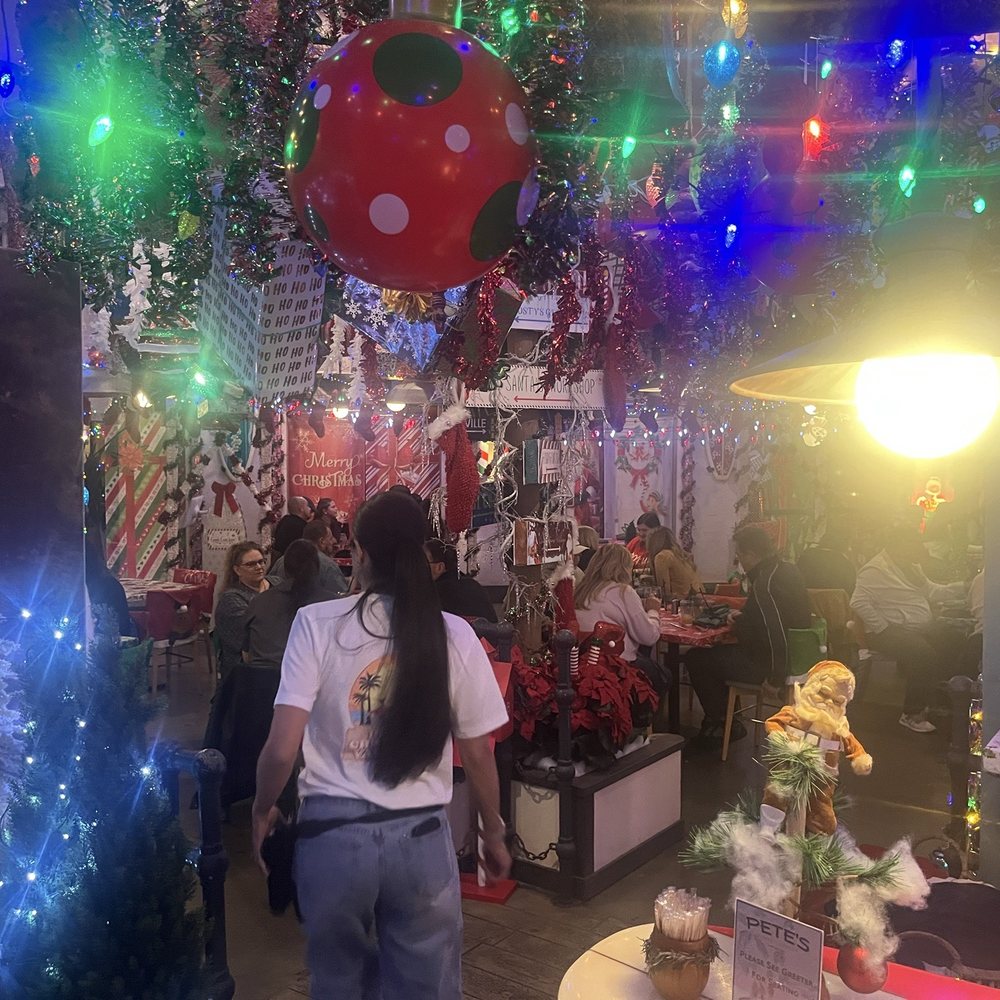 Pete's Sunset Grille - Christmas decorations - American Near Me - Huntington Beach, California