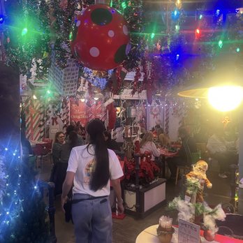 Pete's Sunset Grille - Christmas decorations - American Near Me - Huntington Beach, California